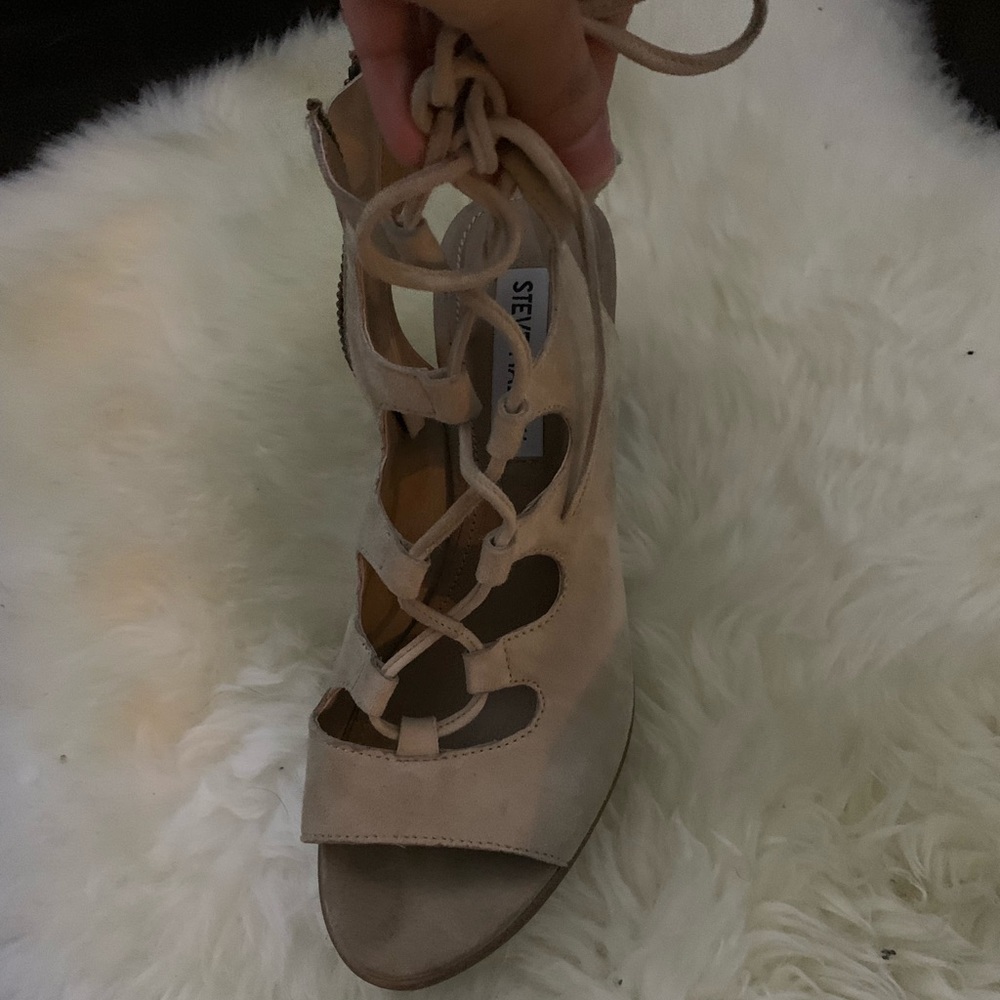 GOOD CONDITION STEVE MADDEN SANDALS